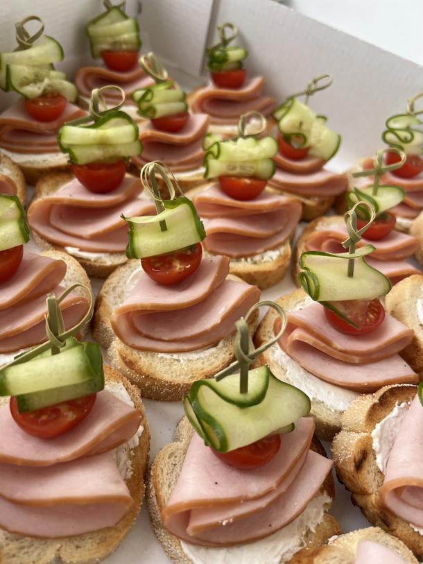 Брускетты с ветчиной