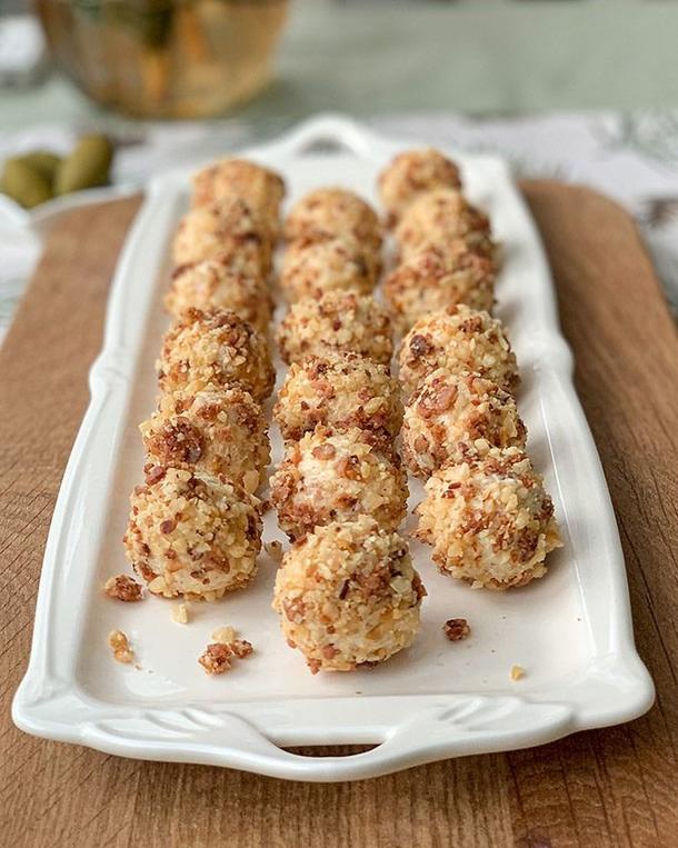 Сырные шарики с жареным беконом