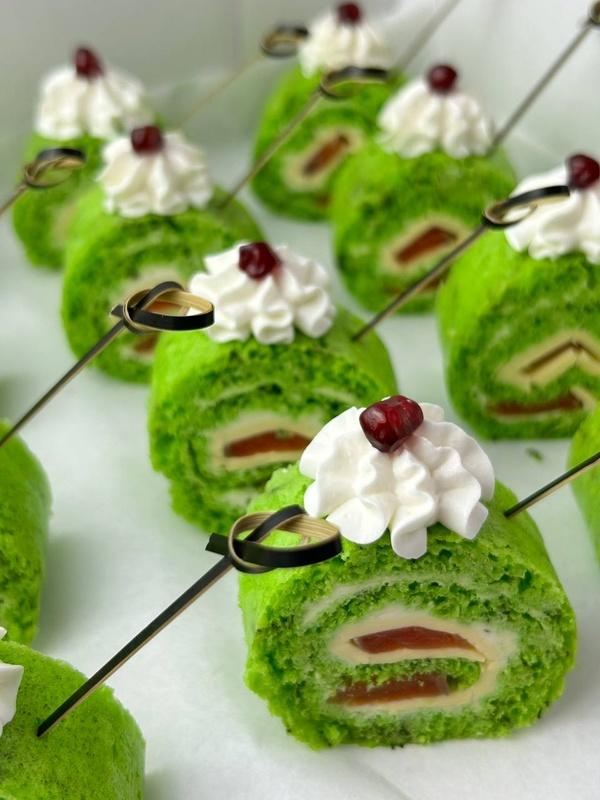 Рулетик из шпината с лососем