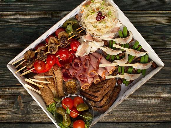 Заказать Мужской сет закусочный на 3-4 персоны в Санкт-Петербурге