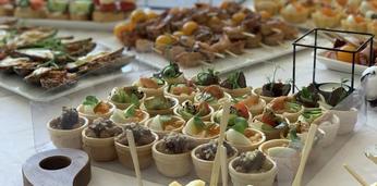 Фуршетный сет премиум с горячими закусками на 20 персон