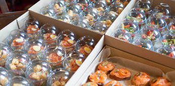 Доставка блюд и напитков на 30 персон